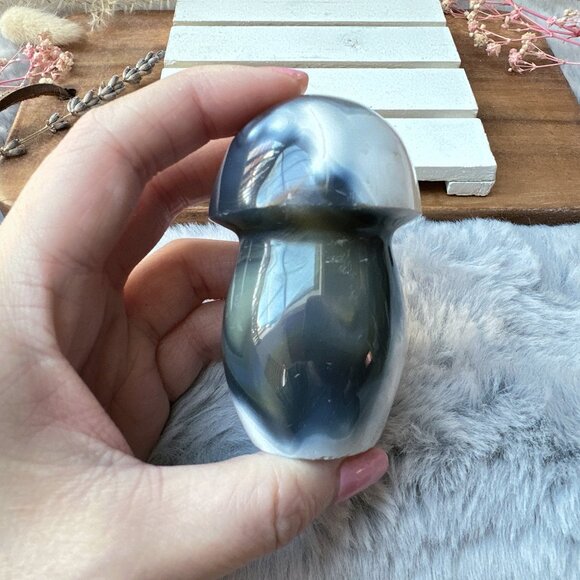 Gorgeous Orca Agate Mushroom Carving - Picture 5 of 6